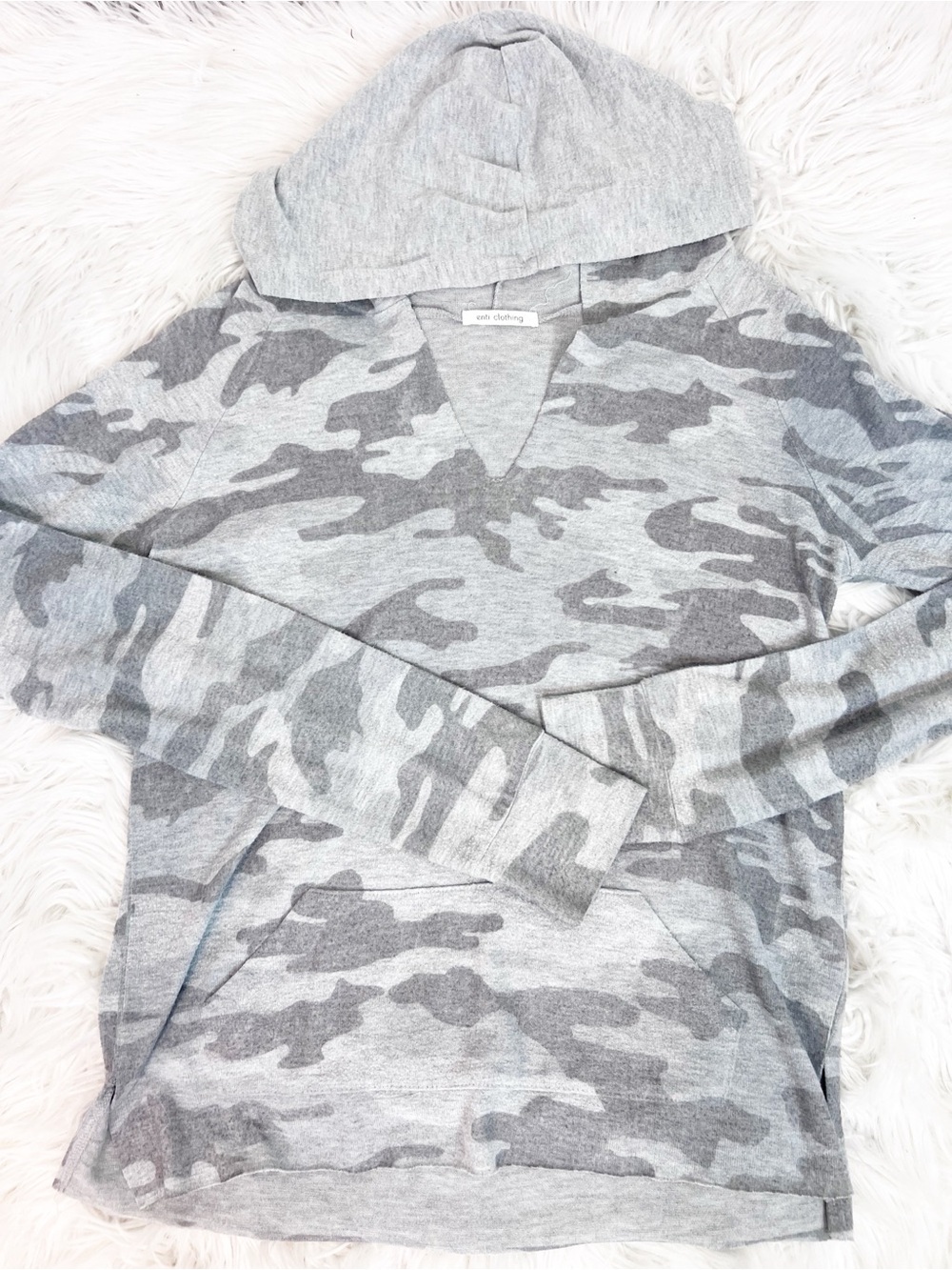 ENTI CLOTHING GRAY CAMOUFLAGE HOODED PULLOVER SHIRT WOMENS SMALL